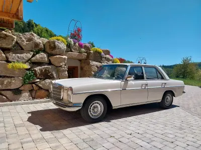 Second-hand Mercedes W114 55 CP (40 kW) 1973 Berlinǎ