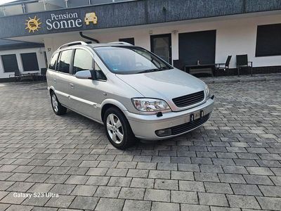 Silber Gebraucht 2004 Opel Zafira Elegance Van / Kleinbus | 2.200 € (Fairer Preis)