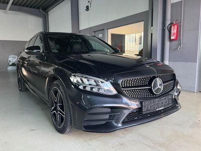 Grau Gebraucht 2020 Mercedes C300e AMG line Limousine | 21.700 € (Fairer Preis)