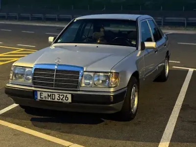 Gebraucht Mercedes E200 136 PS (100 kW) 1993 Grau Limousine