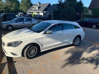 Gebraucht Mercedes CLA180 Shooting Brake 109 PS (80 kW) 2016 Weiß Kombi