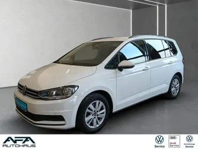 Gebraucht VW Touran Comfortline 122 PS (89 kW) 2022 Weiß Van / Kleinbus