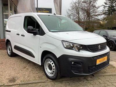 Gebraucht Peugeot Partner 102 PS (75 kW) 2024 Lackierung weiss icy/typ ausse Van / Kleinbus