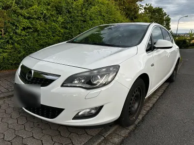 Gebraucht Opel Astra Sport 110 PS (80 kW) 2011 Weiß Limousine