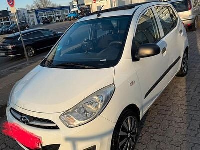 Gebraucht Hyundai i10 67 PS (49 kW) 2011 Weiß Kleinwagen