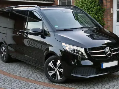 Gebraucht Mercedes V220 163 PS (119 kW) 2022 Schwarz Van / Kleinbus