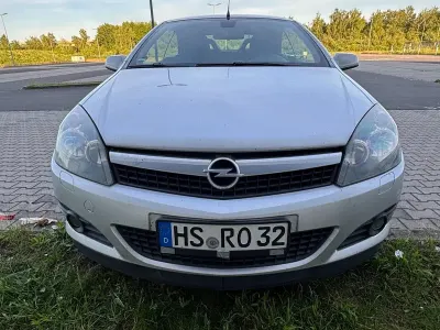 Używany Opel Astra Cabriolet 150 KM (110 kW) 2007 Srebrny Kabriolet