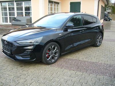 Agateblack Gebraucht 2024 Ford Focus ST-Line X Limousine | 22.900 € (Fairer Preis)