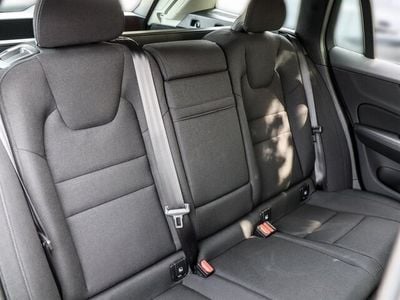 Second-hand Volvo V60 R-Design 253 CP (186 kW) 2021 Alb Break