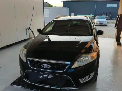 Gebraucht Ford Mondeo 140 PS (102 kW) 2010 Schwarz Kombi