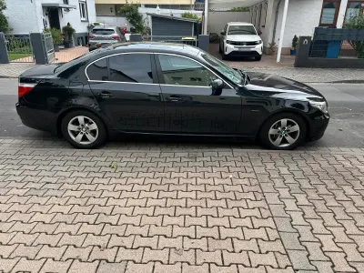 Gebraucht BMW 523 197 PS (144 kW) 2008 Schwarz Limousine