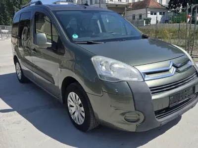 Gebraucht Citroën Berlingo 120 PS (88 kW) 2010 Grün Van / Kleinbus