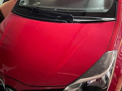Gebraucht Toyota Yaris Cool 99 PS (72 kW) 2015 Rot Kleinwagen