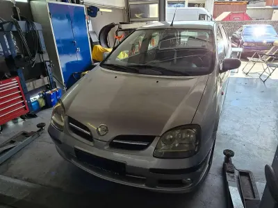 Gebraucht Nissan Almera Tino Acenta 116 PS (85 kW) 2003 Silber Van / Kleinbus