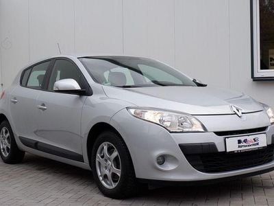 Gebraucht Renault Mégane Authentique 101 PS (74 kW) 2012 Silber Limousine