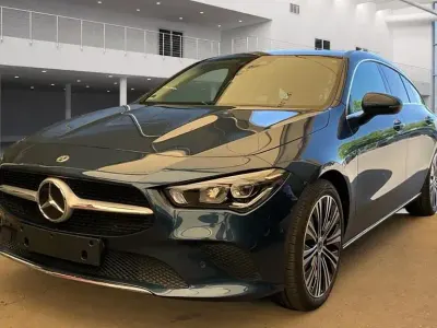 Gebraucht Mercedes CLA200 Shooting Brake 150 PS (110 kW) 2023 Blau Kombi