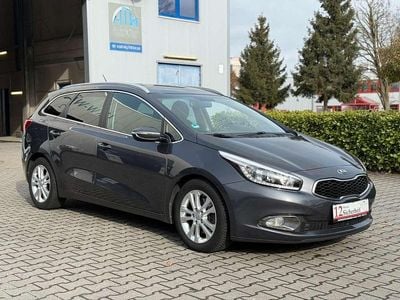 Gebraucht Kia Ceed Sportswagon Spirit 135 PS (99 kW) 2014 Dark gun metal Kombi