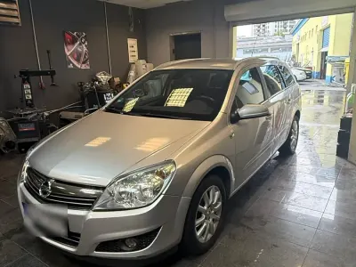 Gebraucht Opel Astra 110 PS (80 kW) 2008 Silber Kombi