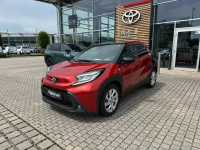 Gebraucht Toyota Aygo X Pulse 72 PS (52 kW) 2022 Rot SUV