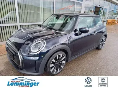 Używany Mini Cooper Classic 136 KM (100 kW) 2021 Czarny Hatchback