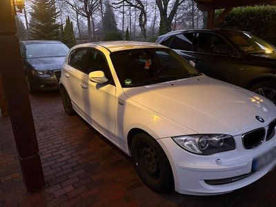 Gebraucht BMW 116 122 PS (89 kW) 2011 Weiß Kleinwagen