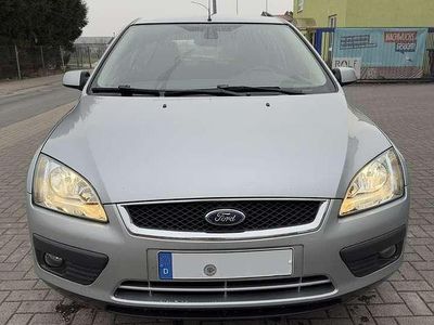 Gebraucht Ford Focus Ghia 116 PS (85 kW) 2005 Silber Limousine