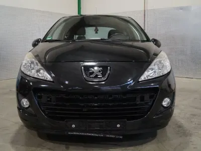 Gebraucht Peugeot 207 Tendance 73 PS (53 kW) 2011 Schwarz Limousine