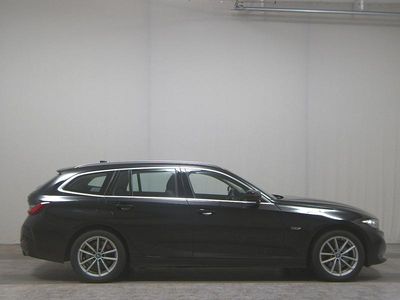Schwarz Gebraucht 2022 BMW 330e Sport Line Kombi | 24.480 € (Guter Preis)
