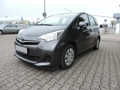 Gebraucht Toyota Verso-S Multidrive S 99 PS (72 kW) 2011 Grau Van / Kleinbus