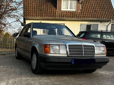 Brugt Mercedes E200 118 HK (86 kW) 1989 Sølv Sedan