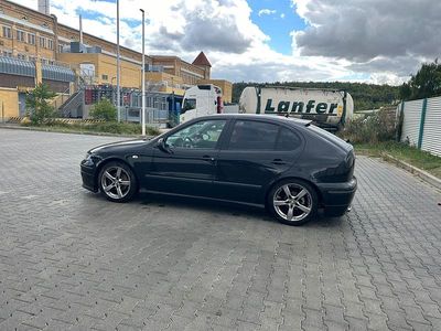 Usata Seat Leon 105 CV (77 kW) 2005 Nero Utilitaria