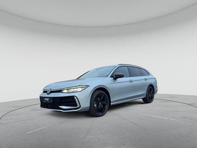 Oyster silver metallic Gebraucht 2024 VW Passat R-line Kombi | 41.650 € (Etwas zu teuer)