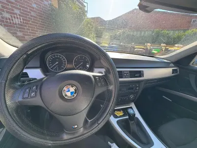 Gebraucht BMW 318 Sport Line 143 PS (105 kW) 2011 Schwarz Kombi