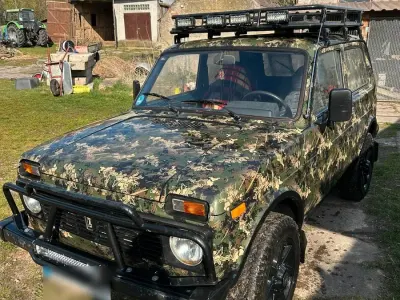 Second-hand Lada niva 83 CP (61 kW) 2002 Andere farben SUV