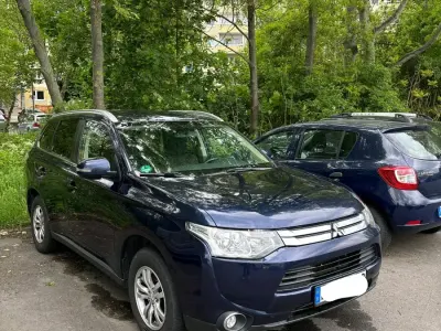 Begagnad Mitsubishi Outlander 150 HK (110 kW) 2014 Blå SUV
