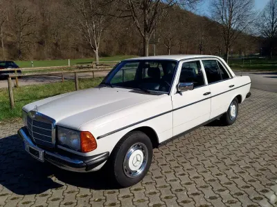 Gebraucht Mercedes E230 136 PS (100 kW) 1982 Weiß Limousine