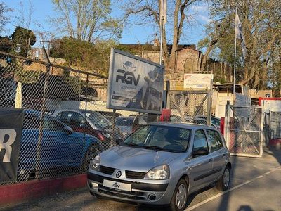 Second-hand Renault Clio II Campus 75 CP (55 kW) 2005 Argintiu Berlinǎ