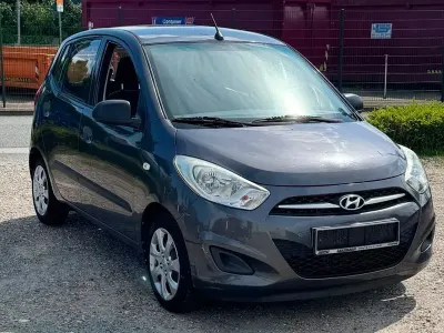 Gebraucht Hyundai i10 Edition 69 PS (50 kW) 2012 Grau Kleinwagen