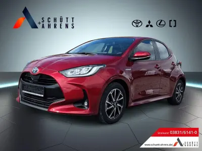 Gebraucht Toyota Yaris Hybrid Club 116 PS (85 kW) 2020 Rot Kleinwagen