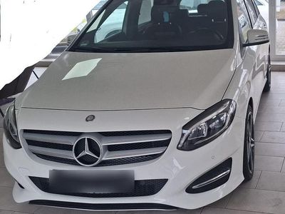 Usata Mercedes B180 122 CV (89 kW) 2015 Bianco Monovolume