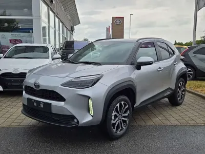 Neu Toyota Yaris Cross 131 PS (96 kW) 2026 Silver metallic SUV