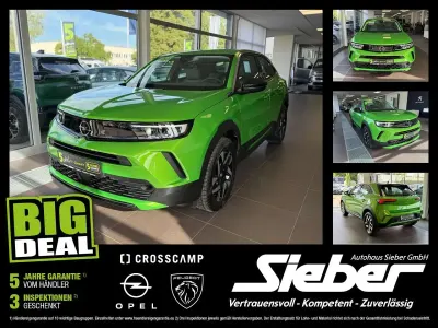 Gebraucht Opel Mokka Elegance 101 PS (74 kW) 2024 Lackierung matcha green/typ au SUV