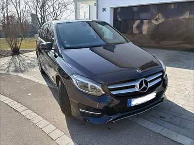 Gebraucht Mercedes B200 136 PS (100 kW) 2018 Blau Van / Kleinbus