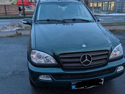 Grün Gebraucht 2002 Mercedes ML270 SUV | 4.999 €