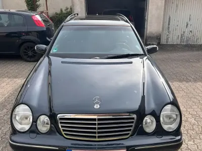 Gebraucht Mercedes E240 Avantgarde 170 PS (125 kW) 2001 Schwarz Kombi