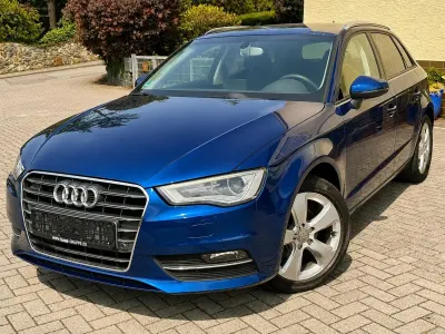 Gebraucht Audi A3 Attraction 105 PS (77 kW) 2013 Blau Limousine