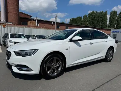 Gebraucht Opel Insignia Dynamic 136 PS (100 kW) 2018 Weiß Limousine
