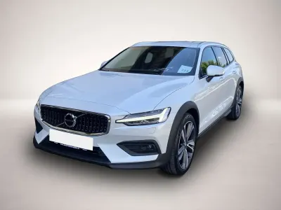Gebraucht Volvo V60 CC Plus 197 PS (144 kW) 2024 Weiß Kombi