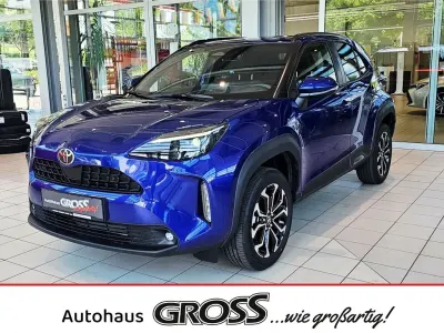 Neu Toyota Yaris Cross Active 131 PS (96 kW) 2026 Dunkelblau SUV