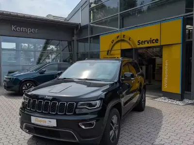 Gebraucht Jeep Grand Cherokee Limited 250 PS (183 kW) 2017 Schwarz metallic SUV